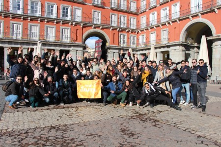 Wir rekrutieren Universittsstudenten, die die Welt mit uns verndern werden